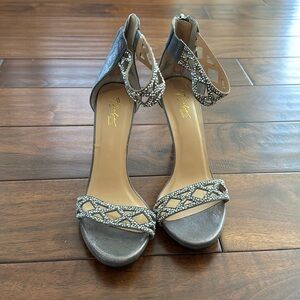 Dressy evening Sandals ooh la la! Size 8B